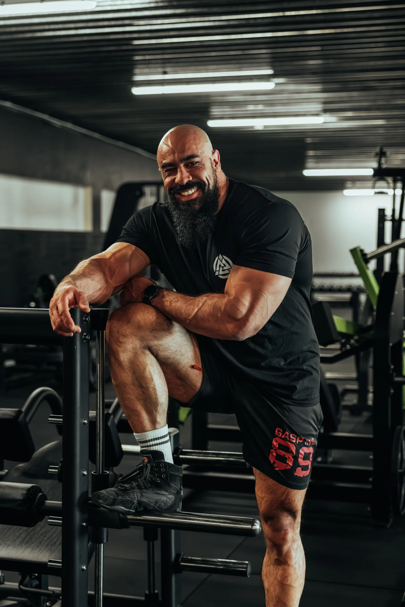 Yacine Sekkal, hoofdcoach van Iron Circle, in de gym in Bredene